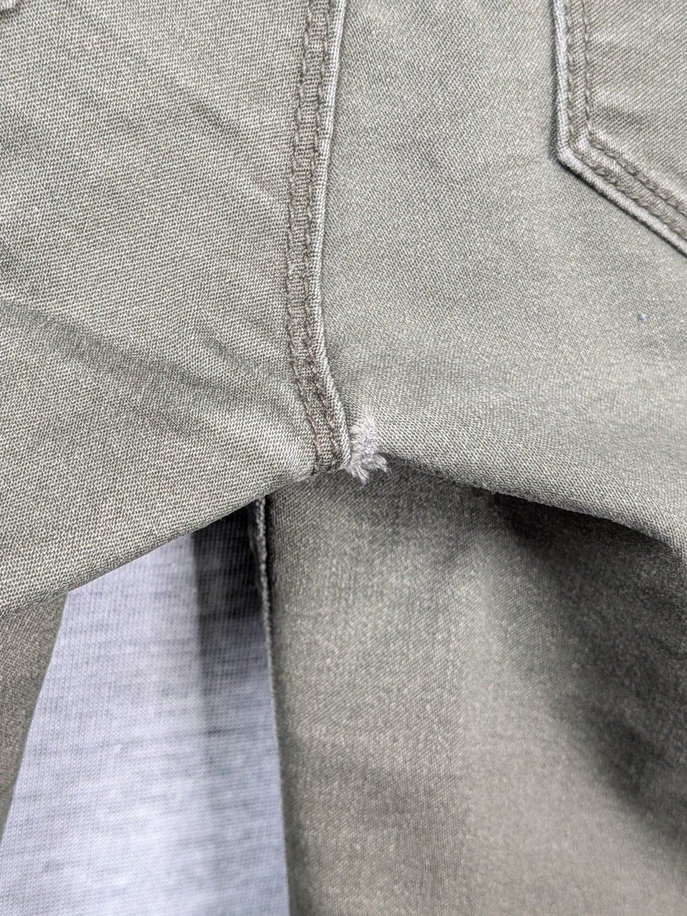 Design Lab Skinny Pants- with flaw - Picture 9 of 11